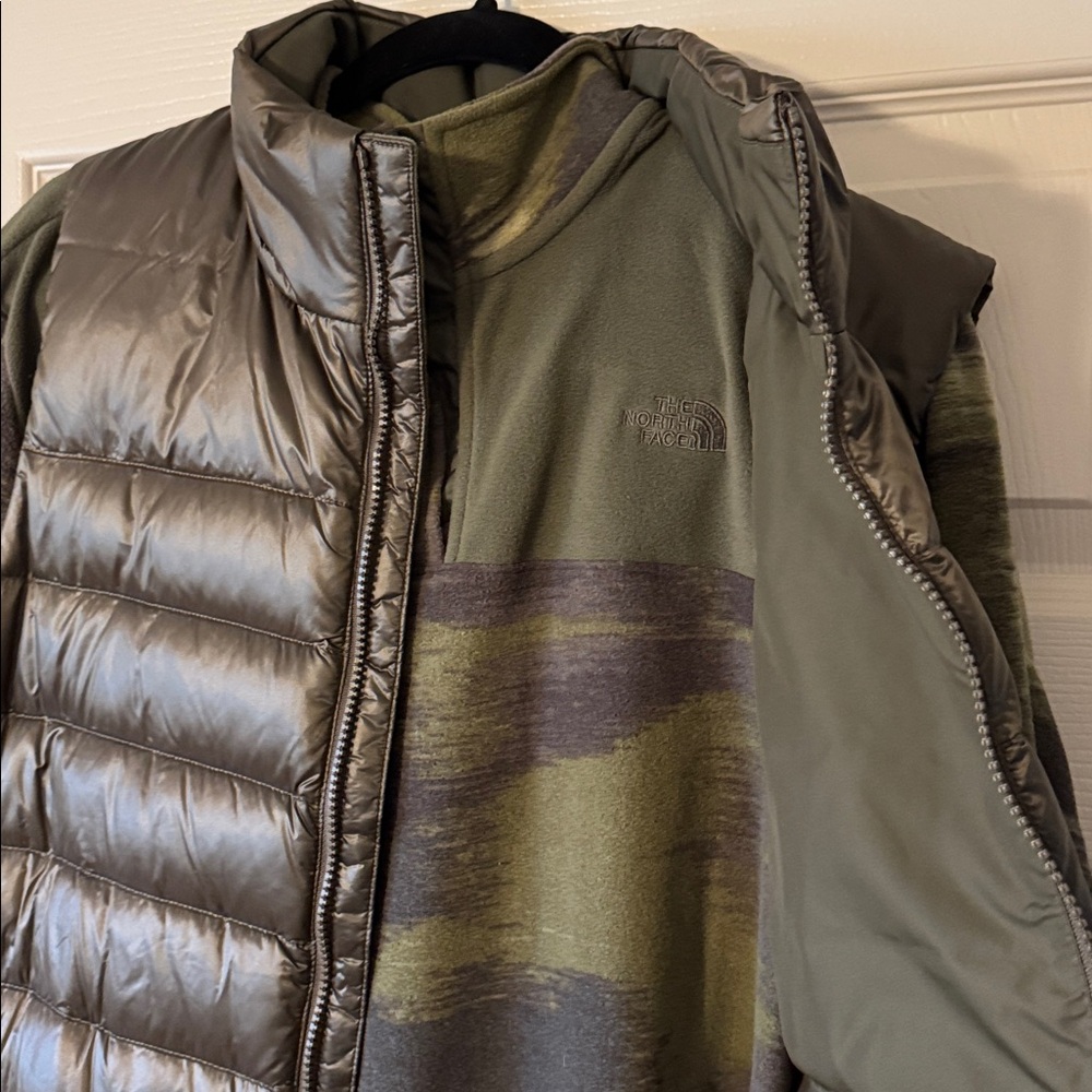 The North Face Green and Black Puffer Jacket and longe sleeve top - Picture 4 of 7